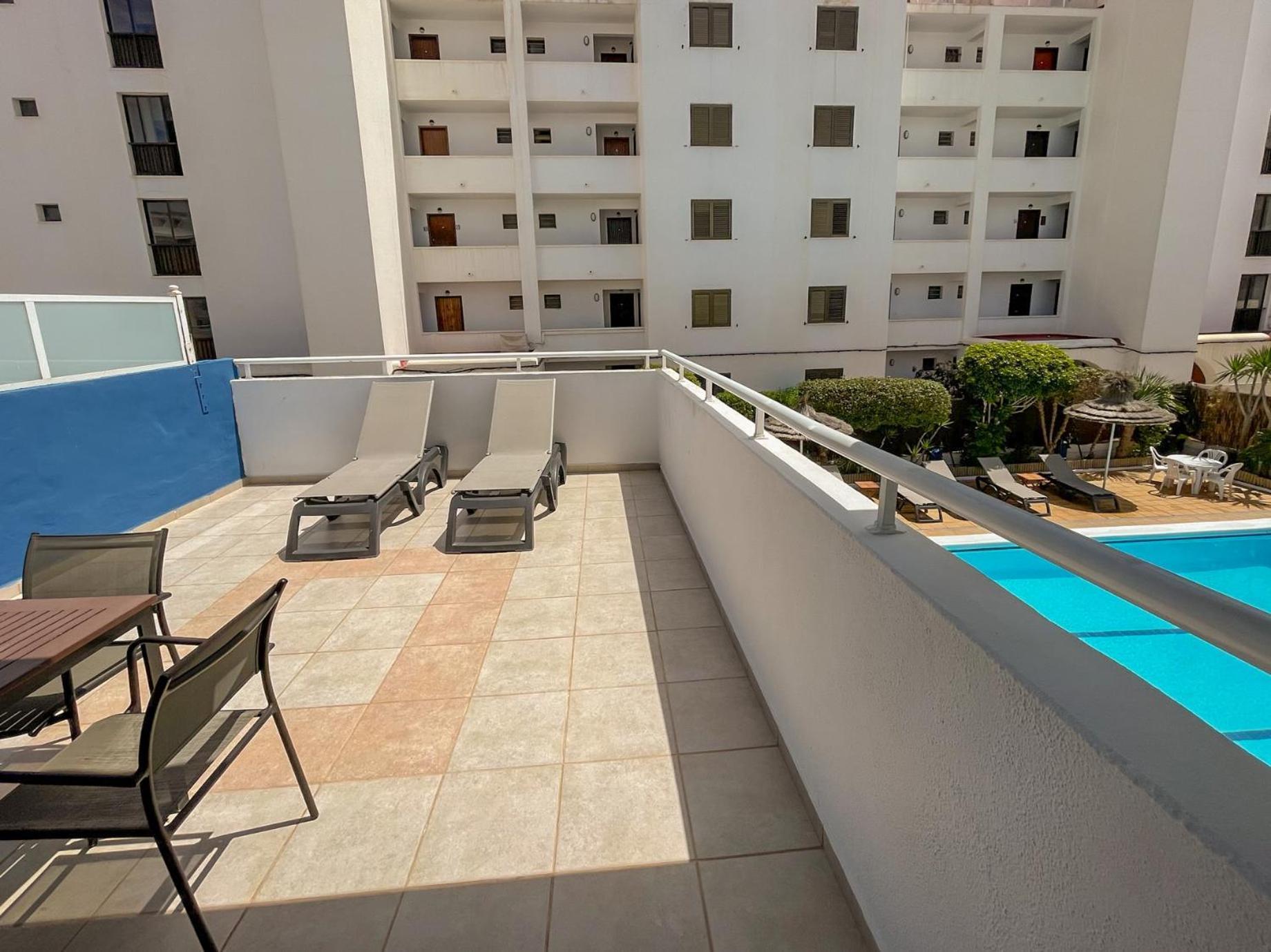 Apartamentos Cel Blau Santa Eularia des Riu Ngoại thất bức ảnh