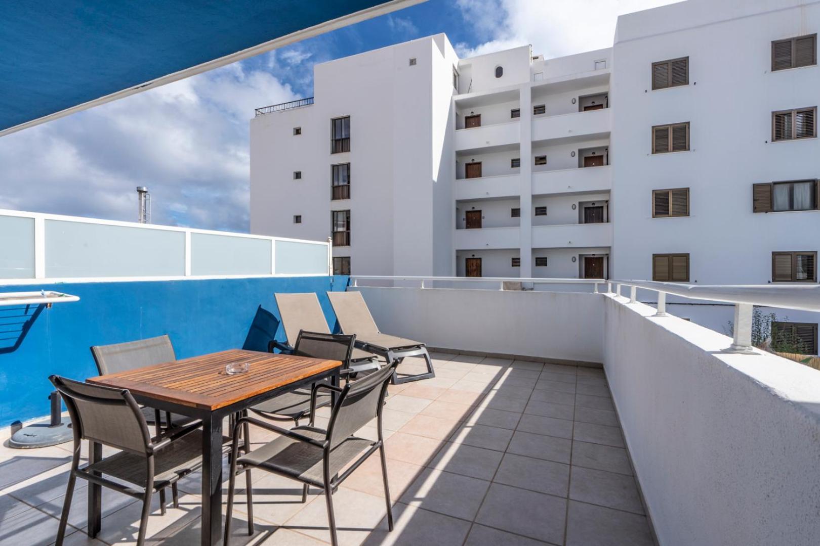 Apartamentos Cel Blau Santa Eularia des Riu Ngoại thất bức ảnh